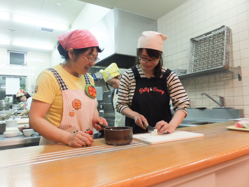 写真：離乳食作りを実践